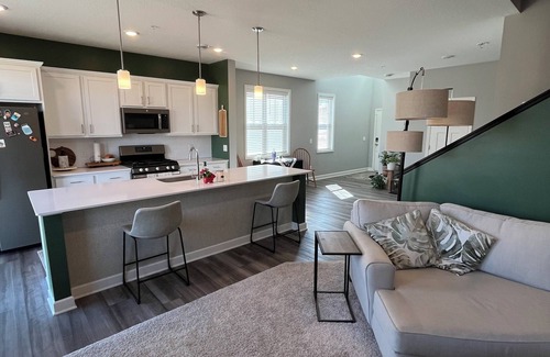 Navarre House | Charming 3-bedroom townhome in quiet neighborhood in Waconia