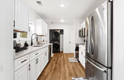 Drayton Plains House | Charming 3-bedroom house in Auburn Hills with AC, WiFi