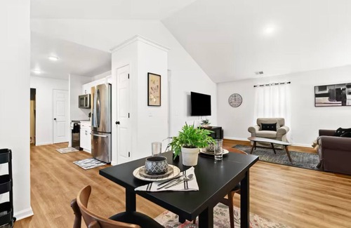 Drayton Plains House | Charming 3-bedroom house in Auburn Hills with AC, WiFi