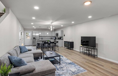 Haltom City House | Charming 3-bedroom house in Haltom City with WiFi and AC.