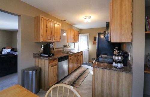 Robbinsdale House | Charming 3-bedroom house with AC, WiFi in pleasant Minneapolis