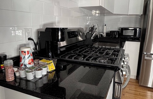 Stockade Historic District Apartment | Charming 3-bedroom apartment in superb Schenectady with AC
