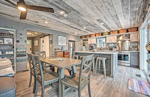 White Pigeon Cottage | Charming 3-bedroom cottage in quaint Shipshewana with AC, WiFi