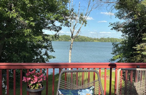 Turtle Lake Cabin | Charming 3-bedroom cabin with WiFi, AC in lovely Upper Turtle Lake.