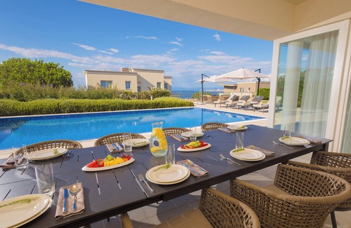 Crveni Vrh Villa | Charming 3-bedroom villa with WiFi, fitness room in Crveni Vrh