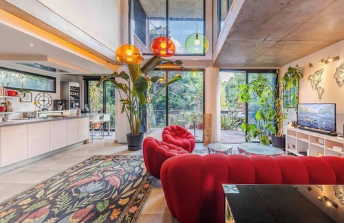 Clamart Villa | Charming 3-bedroom villa 10 min from Paris - garden, home cinema, fitness room