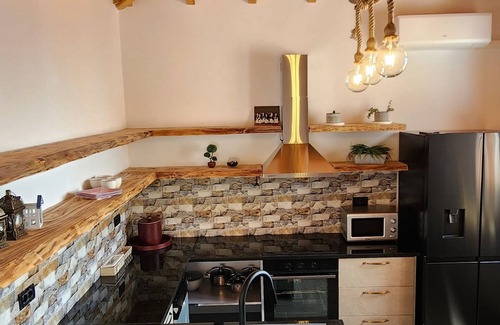 Dhermi Villa | Charming 3-bedroom villa with AC, WiFi, in serene Dhërmi