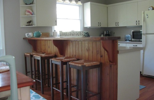 Manteo Cottage | Charming 3 BR Cottage on Top of a Hill, Private Walk to Roanoke Sound