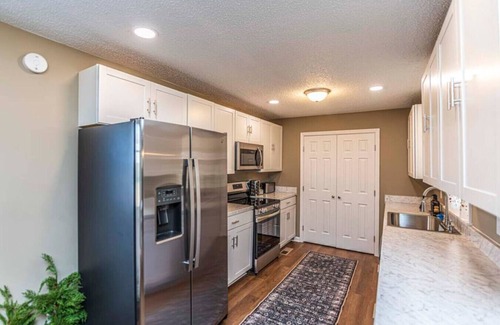 Covington House | Charming 3-BR Retreat, Hot Tub, EV, close to Blue Oval City