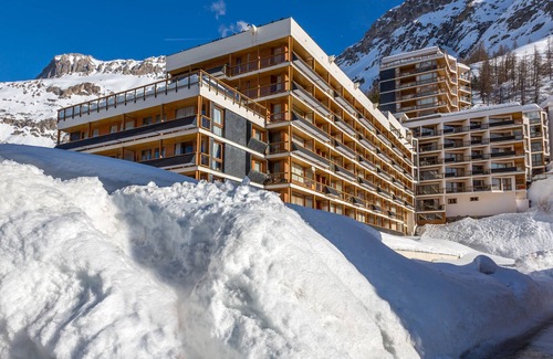 Le Cret Apartment | Charming 3-Room Apartment with WiFi, Ski Shuttle Access, Mountain Views