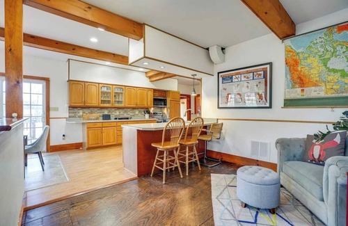 North Branch House | Charming 3BR farmhouse on a quiet country road—pet-friendly, cozy, and close to Callicoon, North Branch Inn & the Cider Mill. Perfect for couples, families, or remote work with a full kitchen, comfy spaces & room to roam.