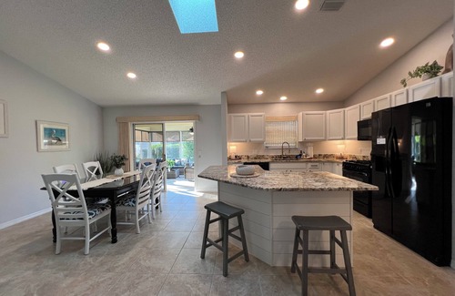 Springdale House | Charming 3BR Oasis with Lanai