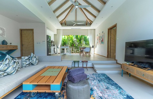 Si Sunthon Villa | Charming 3BR Casa Azure 8 - New Villa for Family & Friends with 24/7 Security