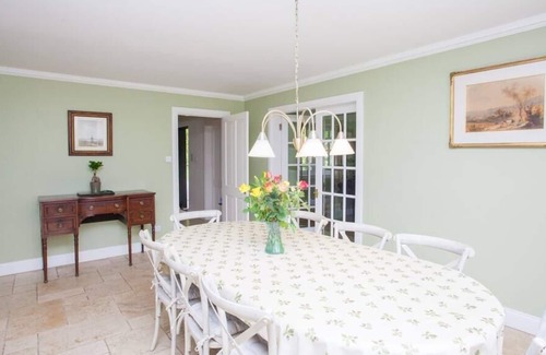 Glasgow House | Charming 4-Bed Cottage with Large, Private Gardens