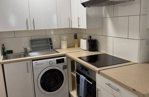 Coldharbour Apartment | Charming 4-bedroom apartment with AC in London BT7