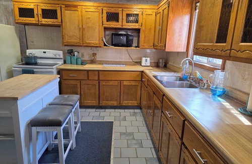 Niagara County Cottage | Charming 4-bedroom cottage on peaceful Sunset Island