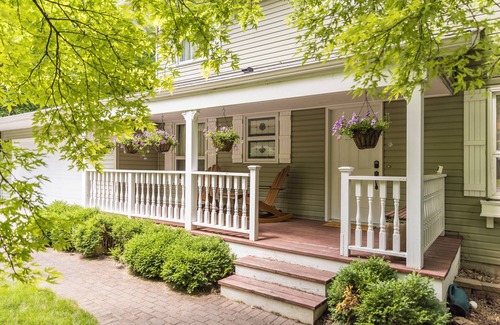 Excelsior House | Charming 4-bedroom, family-friendly home in Excelsior. Walkable to everything.