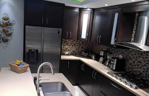Hoyo Mulas House | Charming 4-bedroom house with WiFi, AC in delightful Canóvanas.