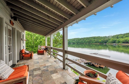Crane Hill House | Charming 4-bedroom house with WiFi and AC only a few steps to water and 2 decks