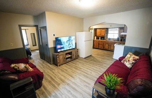 Waconia House | Charming 4-bedroom house with AC and WiFi in serene Waconia