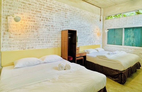 Ipoh Cabin | Charming 4-bedroom lodge with AC and WiFi in fabulous Ipoh