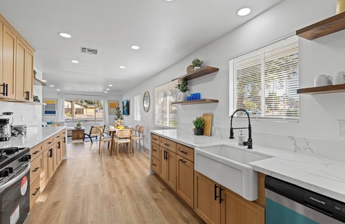 Redlands House | Charming 4-bedroom Pool House in Best Location in Redlands