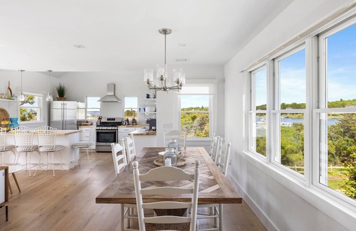 Hamptons House | Charming 4-bedroom house in East Hampton with WiFi, AC, fitness room