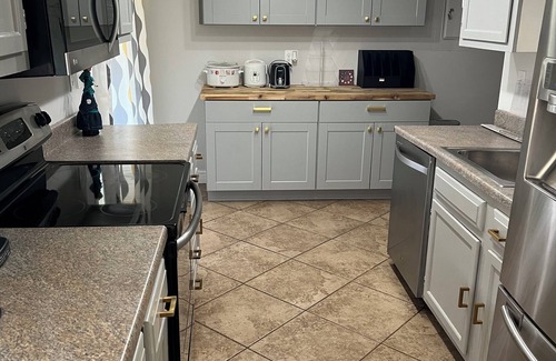 Montgomery Village House | Charming 4-bedroom house in Gaithersburg with WiFi and AC and fenced in yard!