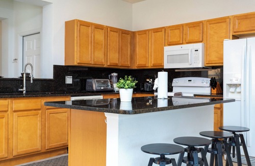 Seasons Villa | Charming 4-bedroom villa with AC, fitness room, WiFi in Kissimmee
