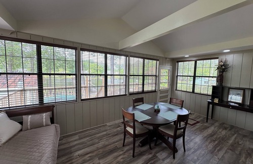 Manning House | Charming 4-bedroom WATERFRONT house with AC and WiFi on Lake Marion