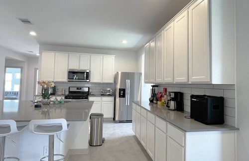 Barker House | Charming 4B Lake View Cul-De-Sac Home @ Katy
