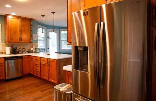Drexel Hill House | Charming 4bdrooms I 2.5 bath I Free Parking I 1 block from Wedding Venue