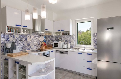 Cove Osibova (Milna) Villa | Charming 4BR Villa Retreat for 8 Guests, with Pool, Close to the Beach