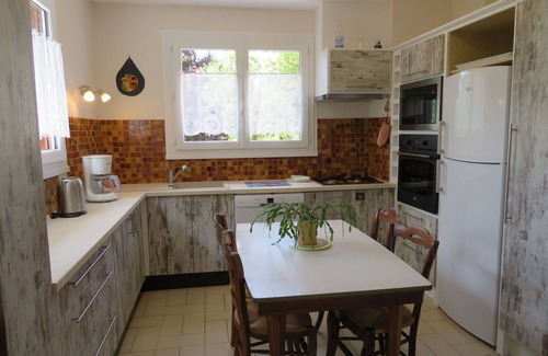 Fontenay-sur-Eure Cottage | Charming 5-Bed House with Garden near Chartres - Ideal for Families and Pet-Friendly