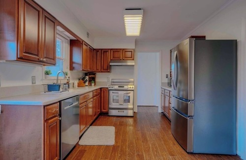 Aldie Other | Charming 5-bedroom farmhouse with game&hot tub in Aldie