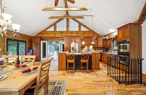 Port Tobacco Cabin | Charming 5-bedroom Tranquil Timber Lodge with swim spa Jacuzzi