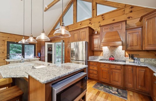 Port Tobacco Cabin | Charming 5-bedroom Tranquil Timber Lodge with swim spa Jacuzzi