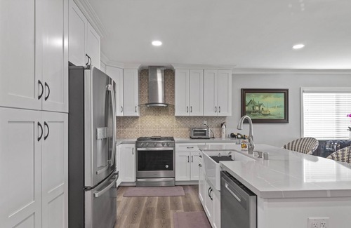 Glendora House | Charming 5 bedroom with a putting green
