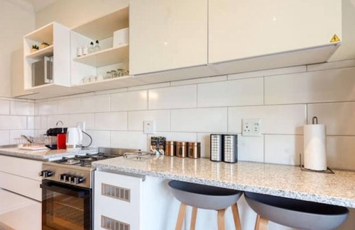 Windermere Condo | Charming 5 Sleeper Apartment with Pool