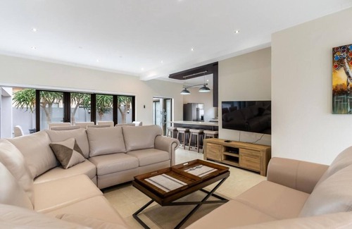 Big Bay Cottage | Charming 6-bedroom cottage with WiFi, AC in beautiful Cape Town