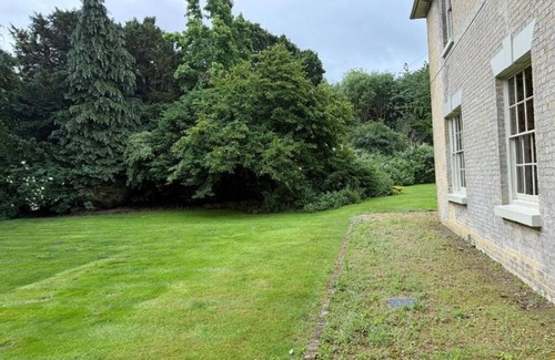 Etchinghill House | Charming 8-Bedroom Retreat in Rural Kent Village