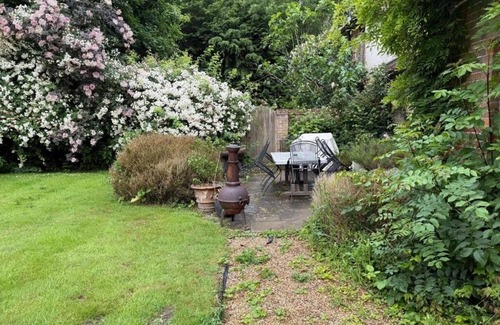 Etchinghill House | Charming 8-Bedroom Retreat in Rural Kent Village