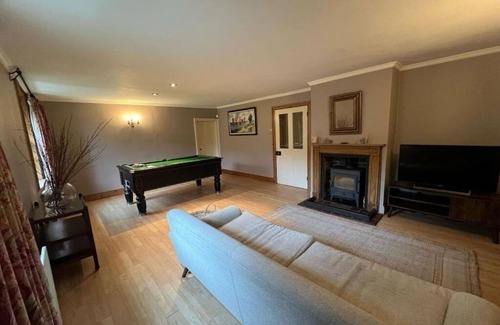 Etchinghill House | Charming 8-Bedroom Retreat in Rural Kent Village