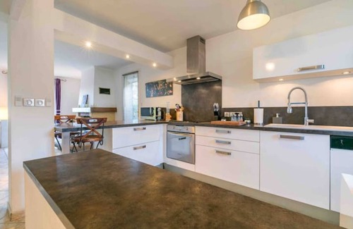 Saint-Apollinaire House | Charming air-conditioned house with garden 5 minutes from Dijon