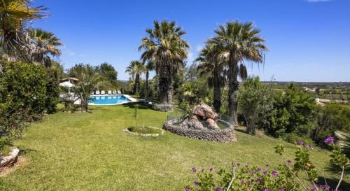 Poco Barreto Villa | Charming Algarve Villa Villa Quinta Luz 9 Bedrooms Large Pool & Snooker Table Silves