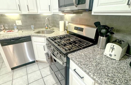 North Ironbound Apartment | Charming and comfy 2BR unit. Just 8 miles from NYC