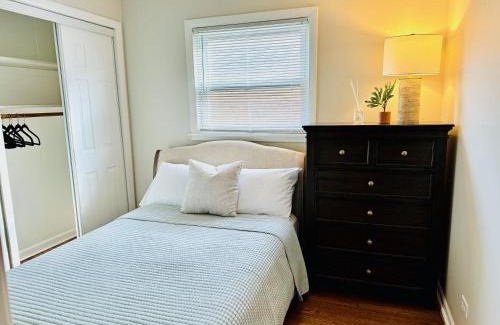 Forest Park Apartment | Charming and Convenient 3br 1ba apt - fully furnished and equipped - fast Internet