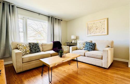 Forest Park Apartment | Charming and Convenient 3br 1ba apt - fully furnished and equipped - fast Internet
