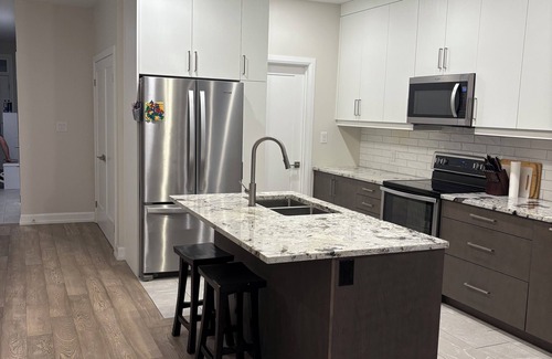 Niagara Falls House | Charming and cozy townhome in Black Creek, Niagara Falls