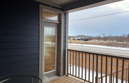 Niagara Falls House | Charming and cozy townhome in Black Creek, Niagara Falls